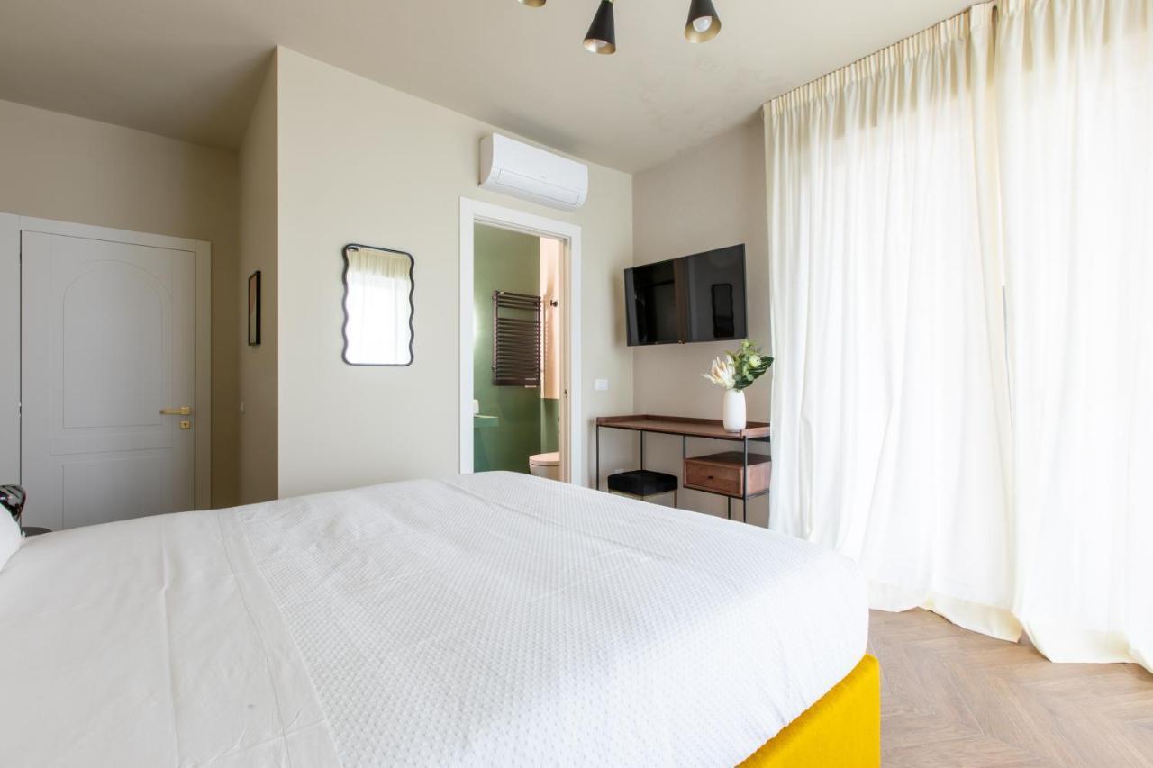 Daplace - Corso Sempione Suites Milan Bagian luar foto